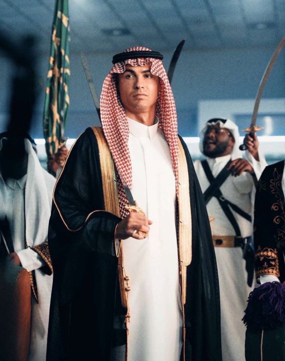 🔻
عالمي في أول فريق عالمي من آسيا ..
هذا النجم ( الظاهرة ) يؤكد دائماً بأن كرة القدم رسالة سامية وأهداف نبيلة وتنافس بكل إثارته باذخ الجمال ، هذا القيمة العالمية إستباح حقول الروح وتجلّى في مدارج النور وهو يُعلن للعالم أجمع بأنه إبن #السعودية_العظمى ومن غير نادي النصر يستطيع