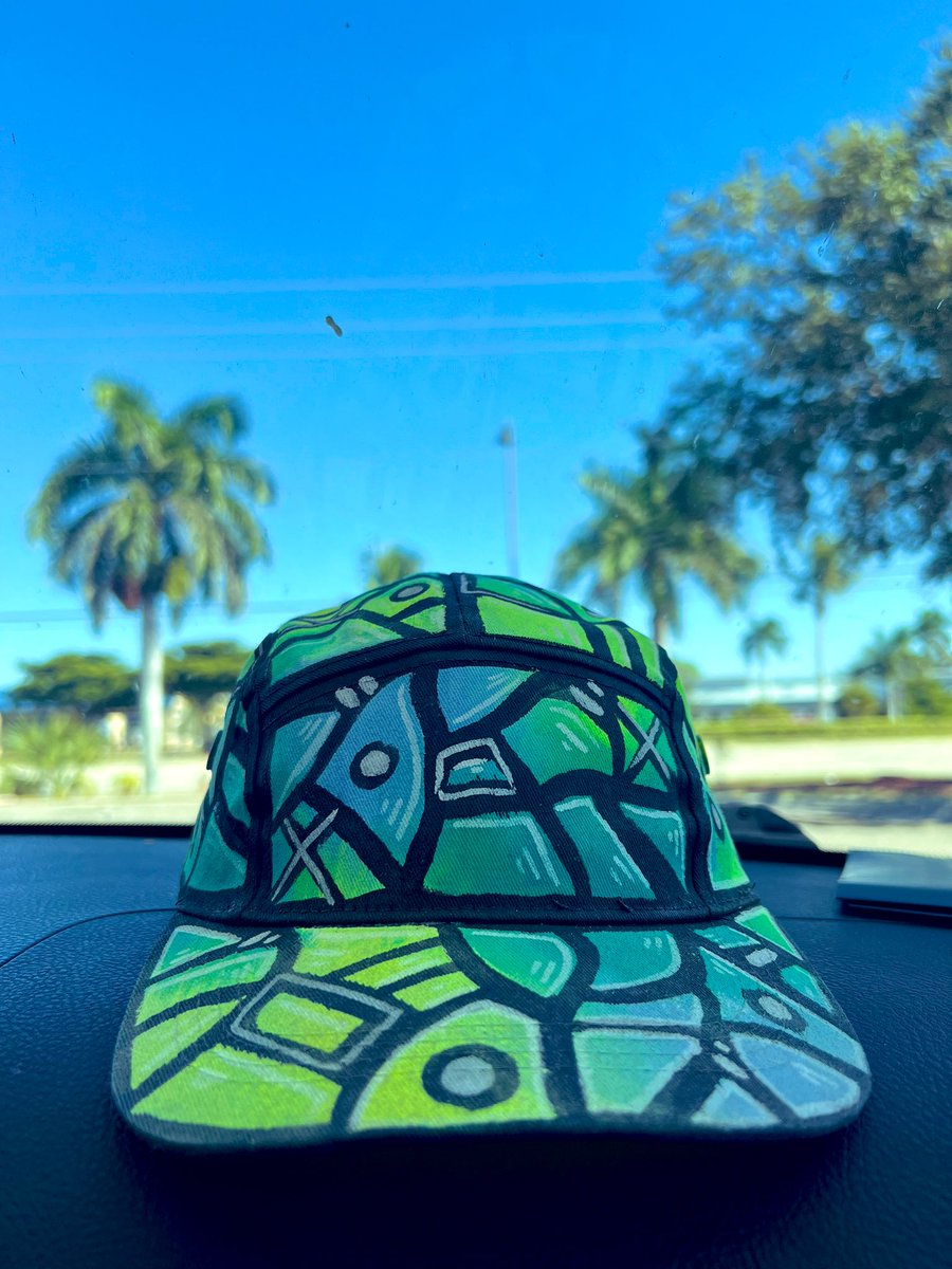 Good morning, fam! Yes, these hats are really hand-painted 👨🏻‍🎨🐊