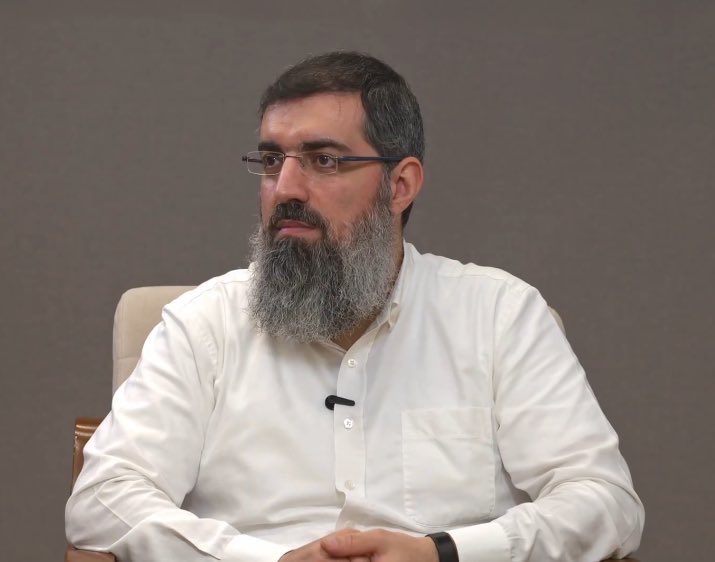 🔴 Halis Bayancuk: 

Siyasetlerinde Kemalistlere benzemeye çalışan muhafazakârlar, zamanla onlardan oldular. 

Kemalist ritüelleri Kemalistlerden daha içten ve sahiplenir şekilde kutlamaya başladılar.

#DemokrasiOyunu