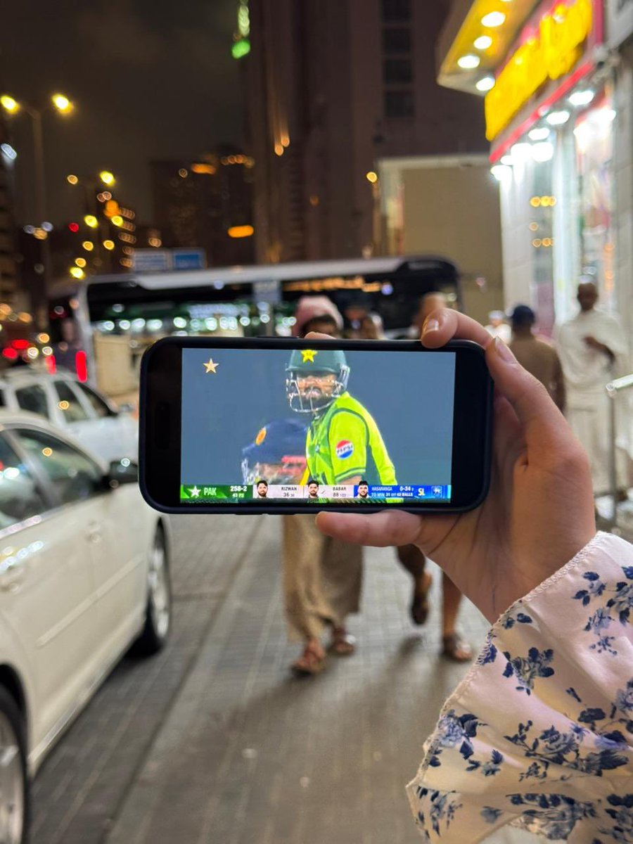 bobataesh0p's tweet image. witnessed babar 100 here in makkah😭💗