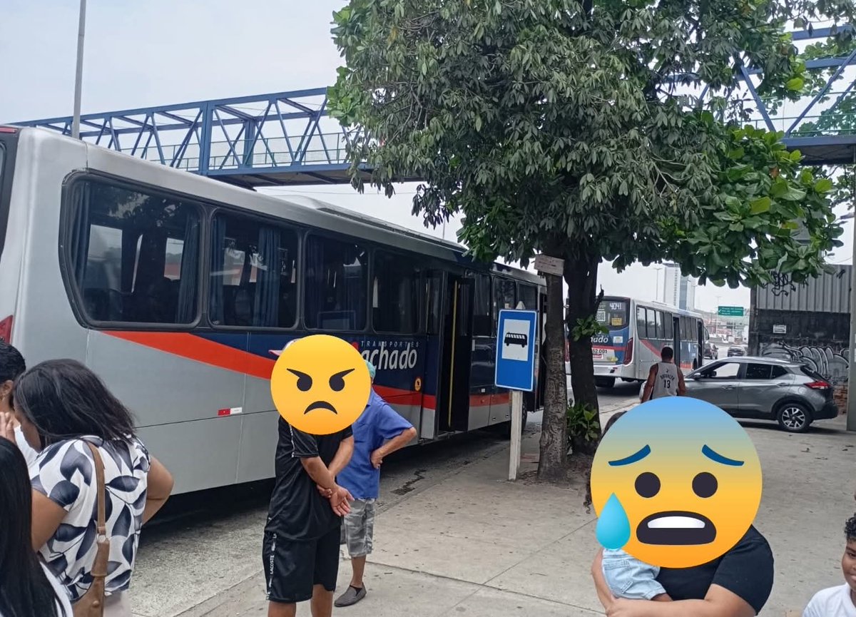 Boa tarde, tudo bem? Será que o <a href="/detro_rj/">Detro/RJ</a> sabe da existência da MACHADO em Duque de Caxias? Dois ônibus da Transportes Machado quebrados ao mesmo tempo no Outlet 162071 e 162001, deixando mais de 50 passageiros a pé.<a href="/DuquePrefeitura/">Prefeitura Duque de Caxias</a> <a href="/alerj_oficial/">ALERJ</a> <a href="/claudiocastroRJ/">Cláudio Castro</a> <a href="/bandnewsfmrio/">Rádio BandNews FM Rio - 90.3</a>