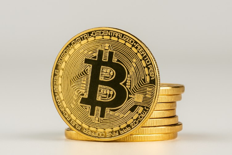 CoinMarketCap's tweet image. LATEST: 📊 US spot Bitcoin ETFs saw $869.9 million in net outflows on Thursday, the second-largest single-day exit since they launched, as BTC fell below $97,000.