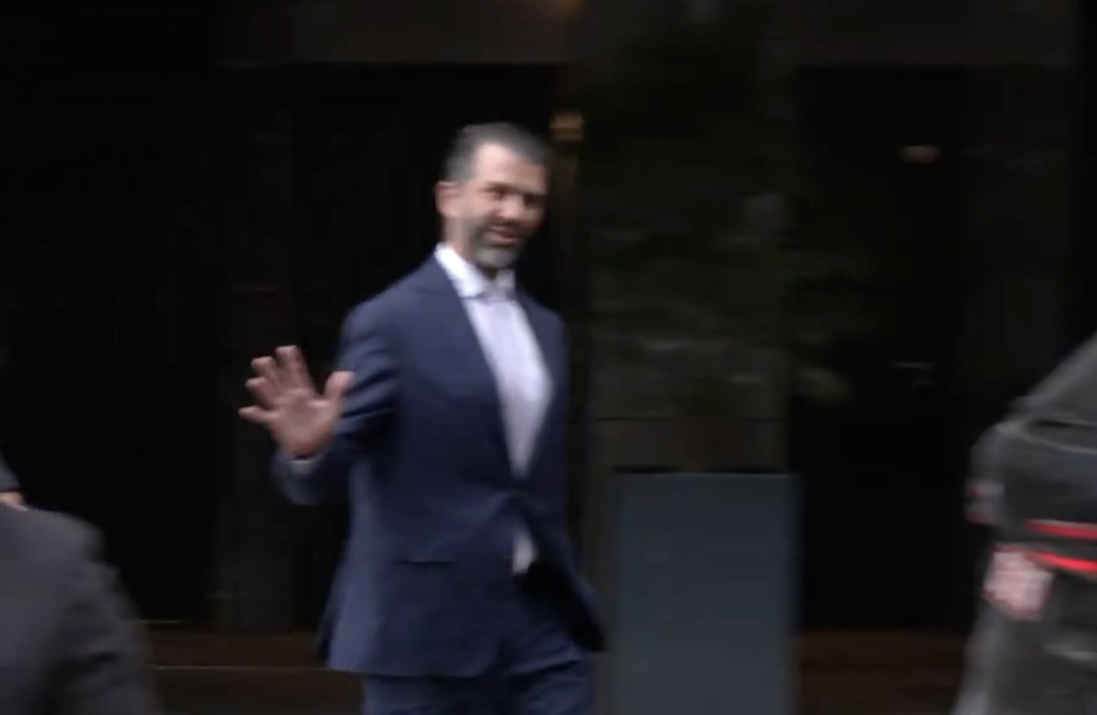 WATCH: Shock as Donald Trump Jr makes flying visit to #Gibraltar theolivepress.es/spain-news/202…