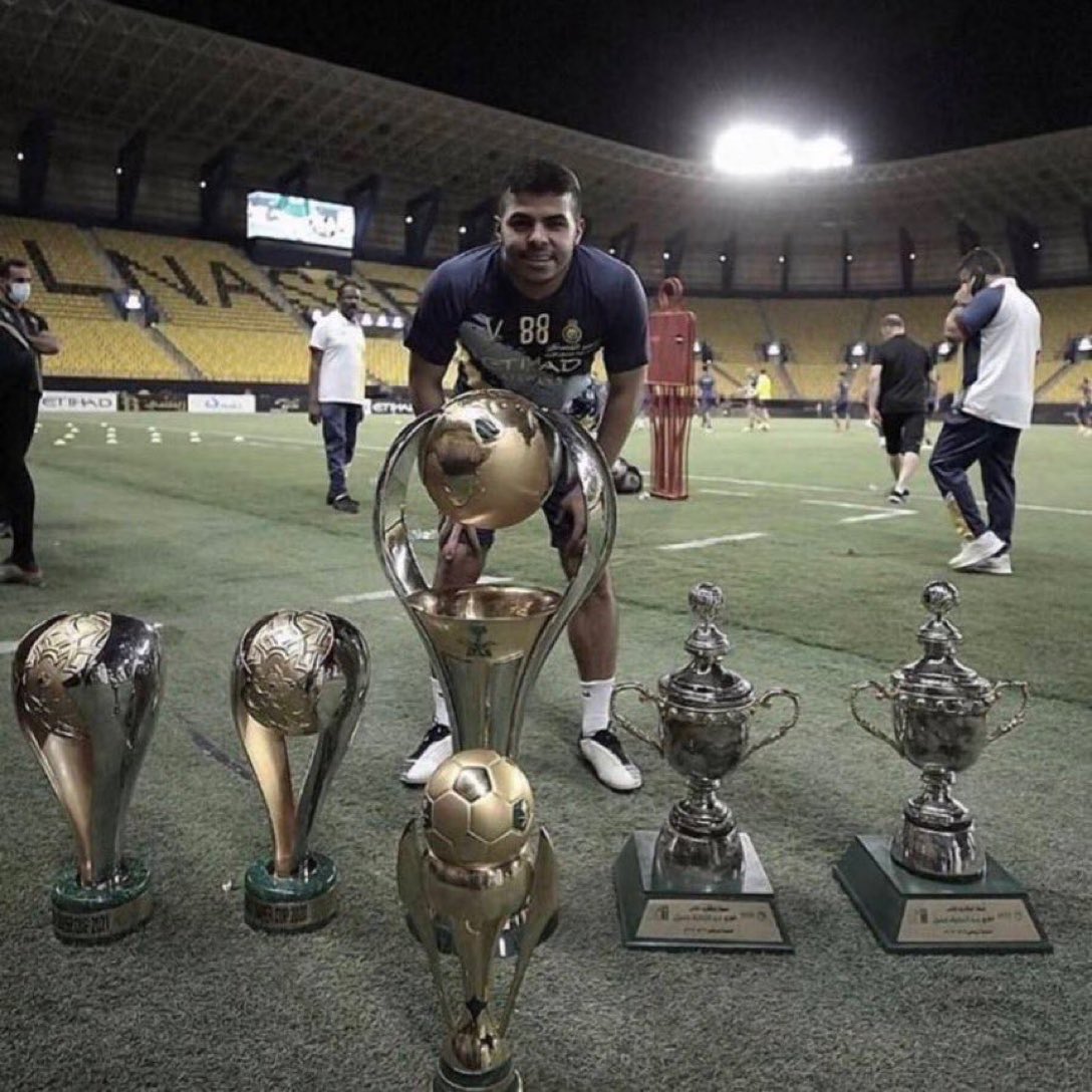 يحيى الشهري عنده ثلاث دوريات مع النصر
الاهلي منذ تأسيسهم عندهم 3 دوريات

يسمون نفسهم نادي كبير 😂