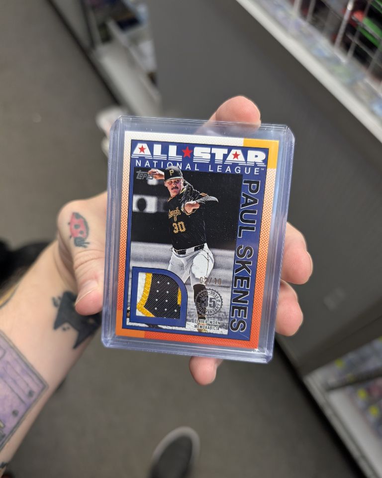 Check out this customer pull from the new 2025 Topps Update ⚾ 🤯 

#SCJ #TradingCards #WhoDoYouCollect #TheHobby #SportsCards #Collecting #HobbyShop #SUPPORTYOURLCS