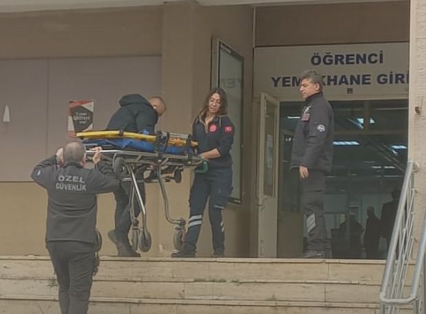 🚨 MARMARA KAYYUM YÖNETİMİ HAYATLARIMIZI TEHDİT EDİYOR!

Göztepe Yemekhanesi'nde bir yemekhane işçisi arızalı olduğu bilinen asansörün tamir edilmemesi sebebiyle asansör boşluğuna düşerek yaralandı.

İş kazalarında ihmal değil, kasıt var!