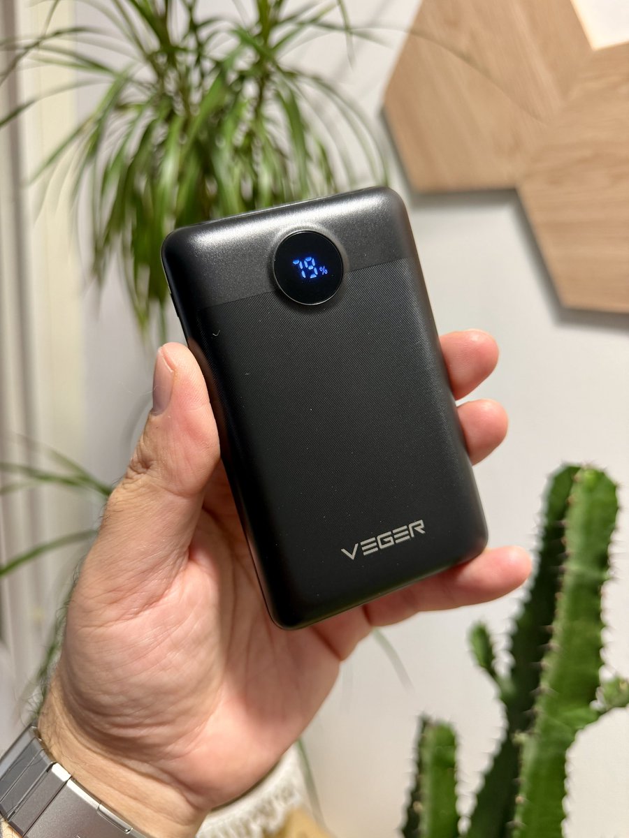 MikyAncona's tweet image. VEGER 10.000 mAh, 22,5W, porte veloci e peso ridotto: uno dei power bank più comodi per smartphone, cuffie e gadget. Solido e affidabile. ⚡️🔧 #mikyancona #mikyanconatech #veger #powertech @VegerPower