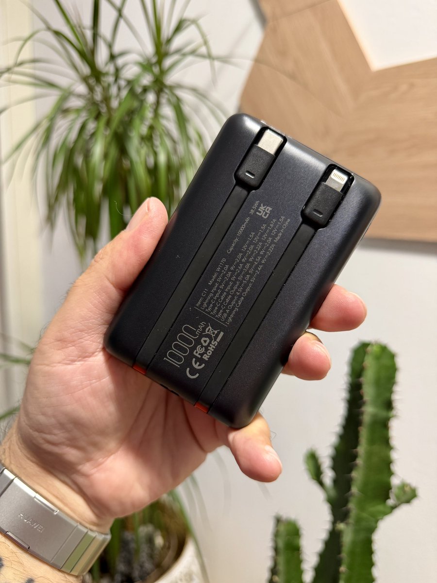 MikyAncona's tweet image. VEGER 10.000 mAh, 22,5W, porte veloci e peso ridotto: uno dei power bank più comodi per smartphone, cuffie e gadget. Solido e affidabile. ⚡️🔧 #mikyancona #mikyanconatech #veger #powertech @VegerPower