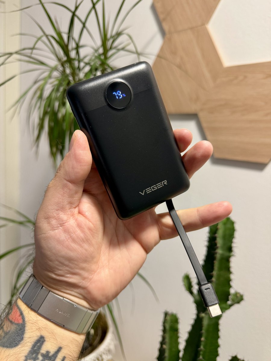 MikyAncona's tweet image. VEGER 10.000 mAh, 22,5W, porte veloci e peso ridotto: uno dei power bank più comodi per smartphone, cuffie e gadget. Solido e affidabile. ⚡️🔧 #mikyancona #mikyanconatech #veger #powertech @VegerPower