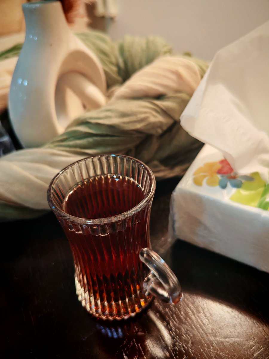 hakamitq's tweet image. لحى الله أقوامًا يقولون إننا
وجدنا طوالَ الدهر للحب شافيا

فأشهد عند الله أني أحبها
فهذا لها عندي فما عندها ليا

قضى الله بالمعروف منها لغيرنا
وبالشوق مني والغرام قضى ليا

-قيس بن الملوح.