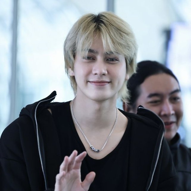 mollypsejk's tweet image. without makeup, im particularly attracted to him🥴

໑୧ #smartcsnp