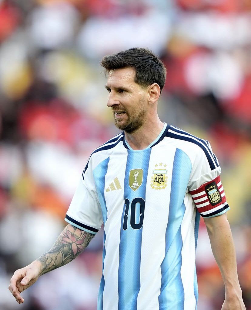 messi10_rey's tweet photo. 🚨Saluden al futbolista con más goles generados (⚽️+🅰️)  en el 2025 !!! @sofascore 

67🇦🇷Leo Messi
63🇫🇷Kylian Mbappé
59🇬🇧Harry Kane

Leo, con 38 Abriles sigue siendo el mejor de TODOS🐐!!! https://t.co/D78O1fohPK