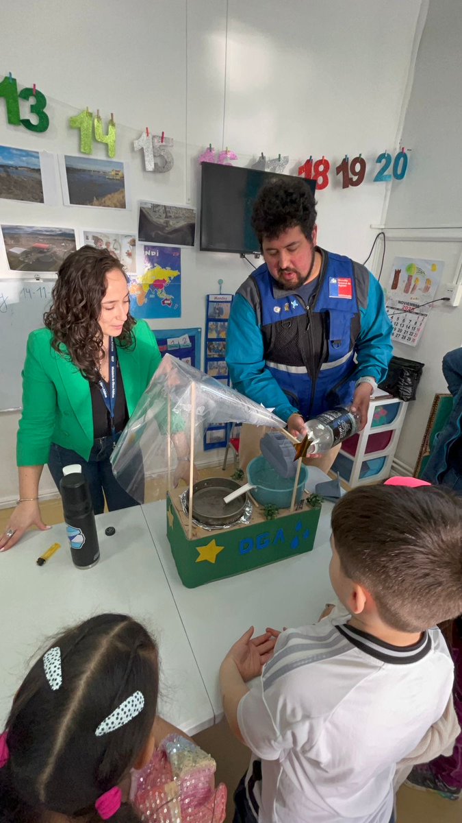 #DGAMOP celebra hoy su aniversario número 56, y en esta oportunidad realiza una actividad con estudiantes del colegio The Shepherd School, en donde se demuestra didácticamente mediante una maqueta el ciclo del agua.

💧También se reforzaron los cuidados y buenas prácticas que
