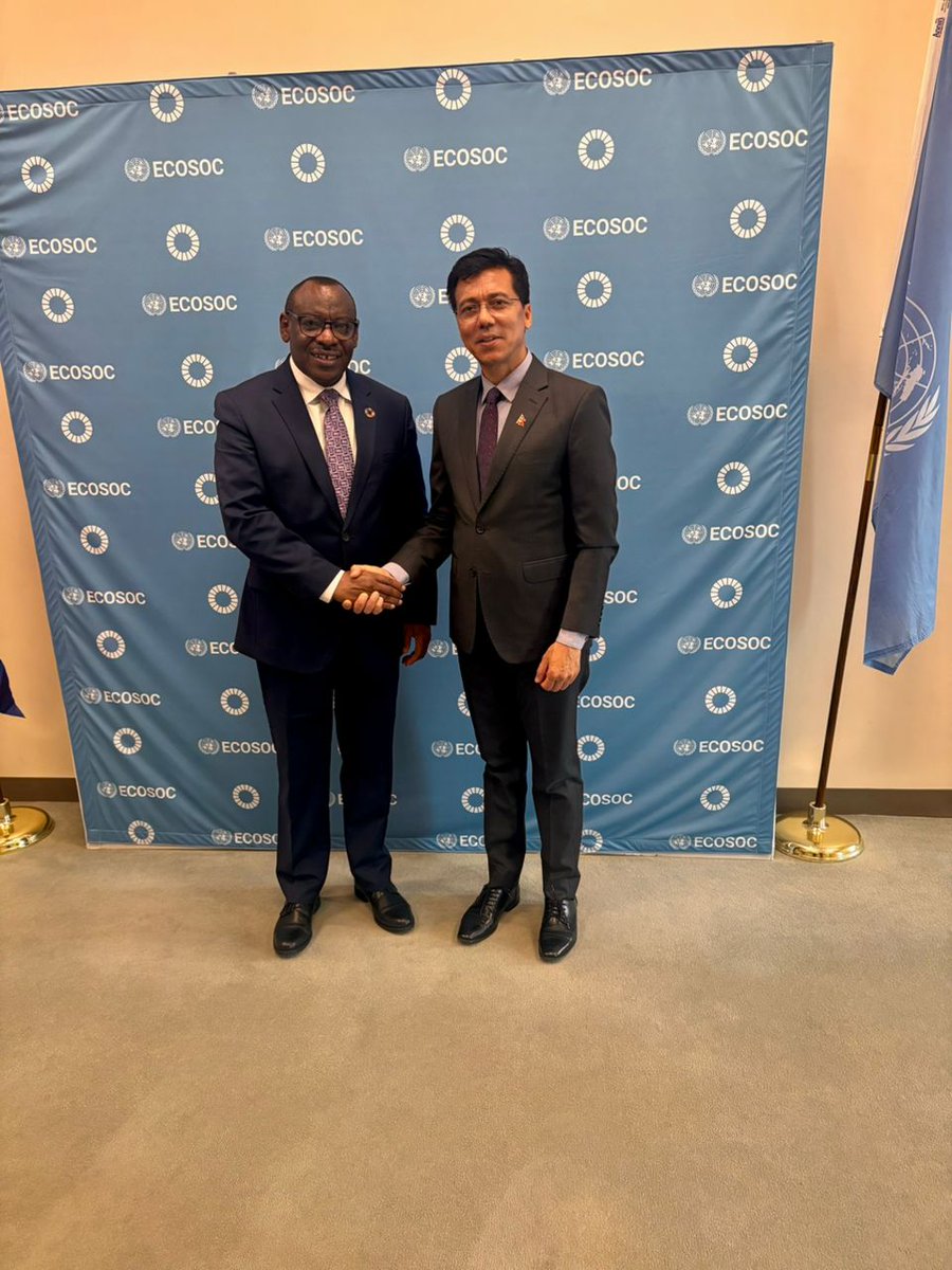ECA_OFFICIAL's tweet image. 1/2 @ECA_OFFICIAL&apos;s Executive Secretary 
@claverGatete met with @UNECOSOC President H.E. Lok Bahadur Thapa.  Talks focused on ECOSOC-Regional Commissions’ collaboration in Strengthening &amp;amp; scaling up the Development Agenda, Youth Inclusion &amp;amp; Job Creation...