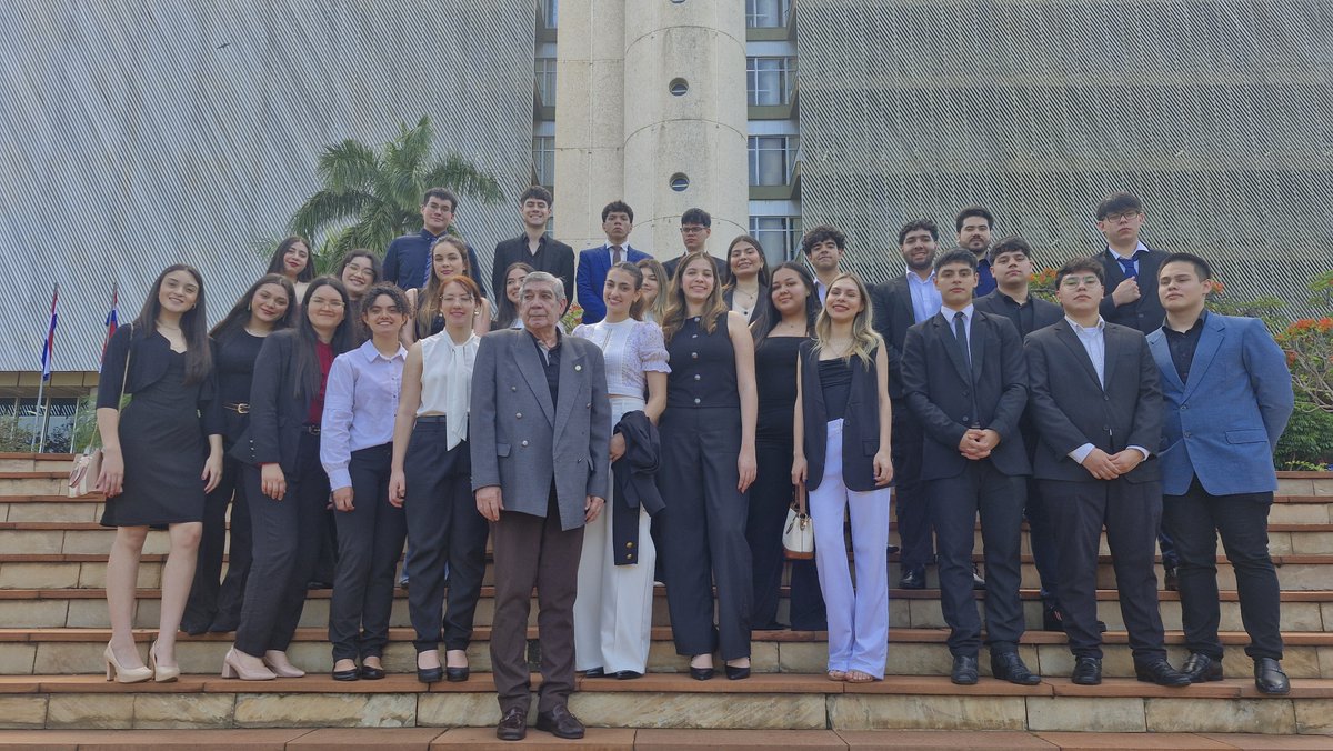 La #VisitaGuiadaBCP contó con la participación de estudiantes de la Universidad Católica “Nuestra Señora de la Asunción” – Campus Alto Paraná, quienes conocieron de cerca los espacios institucionales y culturales, así como las funciones del Banco Central del Paraguay.