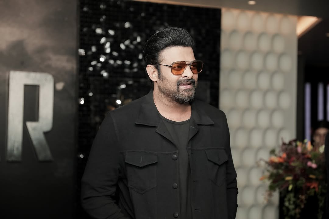 chitrambhalareI's tweet photo. #Prabhas New look For #Spirit will blow your minds 🔥🔥
The team is aiming for a full moustache + heavy beard makeover, and once Prabhas completes the hair-growth phase, #Aalim will lock the final styling.
Prabhas × #SandeepReddyVanga × Aalim, fans can expect another iconic, never-before look. 💥