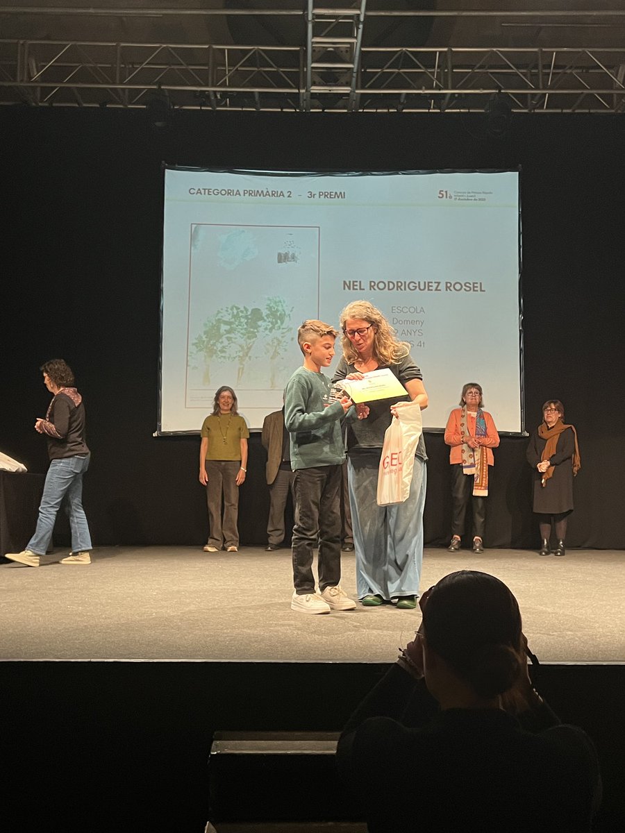Avui estem molt contents de que en Nel Rodríguez Rosel hagi guanyat un magnífic premi de pintura ràpida del GEiEG. #viudomeny @escola_domeny <a href="/educacio_gi/">#EducacióGirona</a>