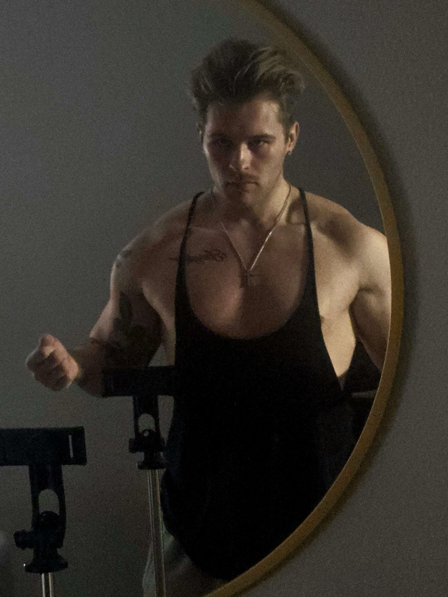 ZackingBall's tweet image. I feel so jacked rn! New exclusive images on the uv club… and the link is in my bio no less…