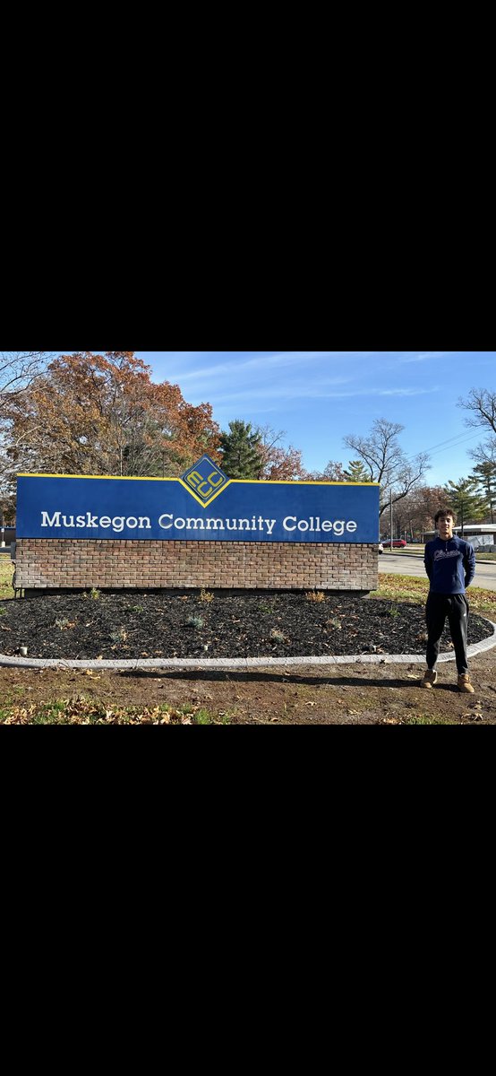 julianthielbar1's tweet image. After a great conversation with @Greyb03 and @drewdeblake, i am proud to have received my third offer from Muskegon community college! I had a great time meeting the coaches and some of the players, I enjoyed learning everything they have to offer. 

#gojayhawks