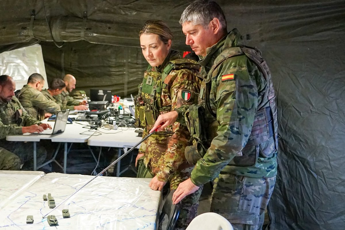 FUTER_ET's tweet image. Continúa el ejercicio #gamma25 de la #brigadaaragon demostrando la interoperabilidad con otras unidades #MACA, #MAAA #MING, #BRILOG #MATRANS y con unidades aliadas italianas.
La sinergia con todos constituye un elemento esencial para el cumplimiento de la misión.
#SomostuEjército