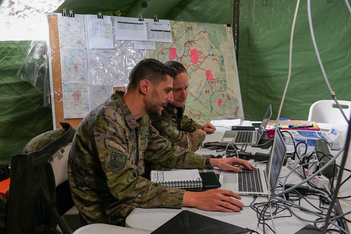 FUTER_ET's tweet image. Continúa el ejercicio #gamma25 de la #brigadaaragon demostrando la interoperabilidad con otras unidades #MACA, #MAAA #MING, #BRILOG #MATRANS y con unidades aliadas italianas.
La sinergia con todos constituye un elemento esencial para el cumplimiento de la misión.
#SomostuEjército
