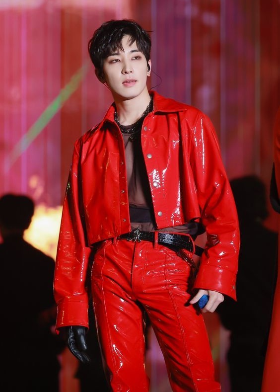 ibelongtobtsvt's tweet image. Red suits them ❤️❤️ 

#btsvt #taehyung #wonwoo