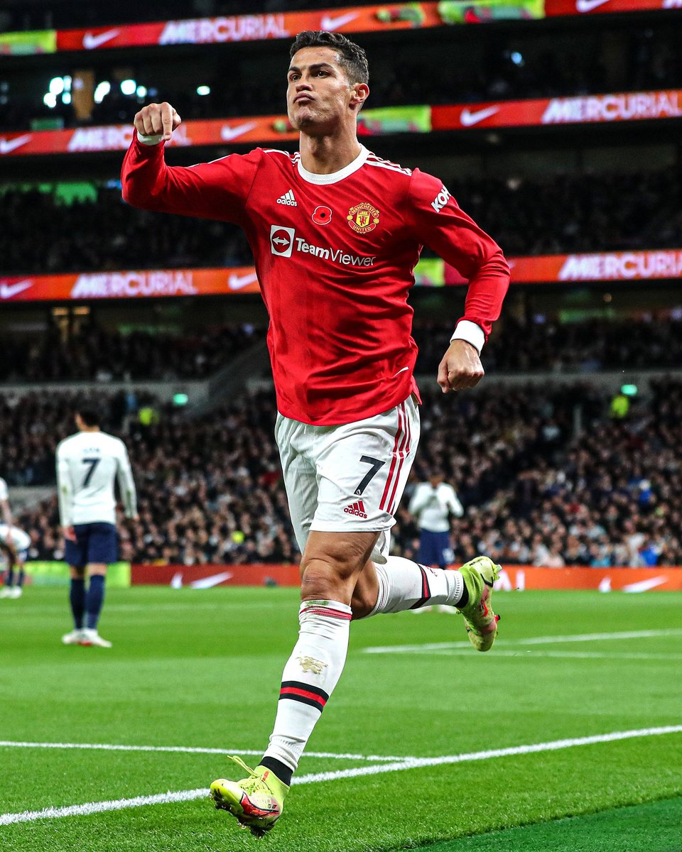 FootballFansFo2's tweet image. Top goal scorer for Manchester United in the Premier League in the last 5 seasons. Cristiano Ronaldo

He left 4 seasons ago.