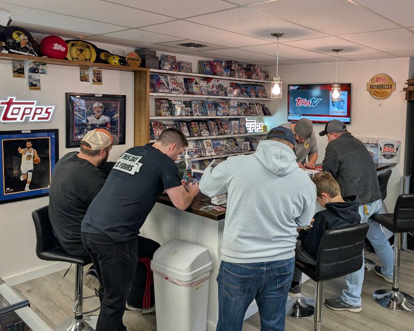 The Topps bar is packed for a weekend of ripping 😁 

#SCJ #TradingCards #WhoDoYouCollect #TheHobby #SportsCards #Collecting #HobbyShop #SUPPORTYOURLCS