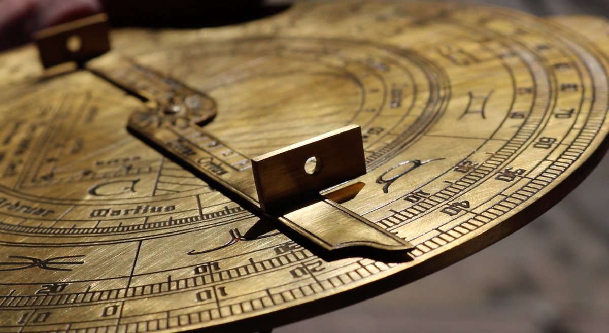 [INSCRIPCIONS TARDOR]  🍁
❗️ Ultimes places!
🌟Vic sota els estels. L’astronomia medieval i el llegat àrab
📆28 de novembre 2025 al <a href="/CCVicJoanTriadu/">Centre Cívic Joan Triadú</a>
⏰18.30 h
🧐✍️ Inscripcions: bit.ly/45ljcju