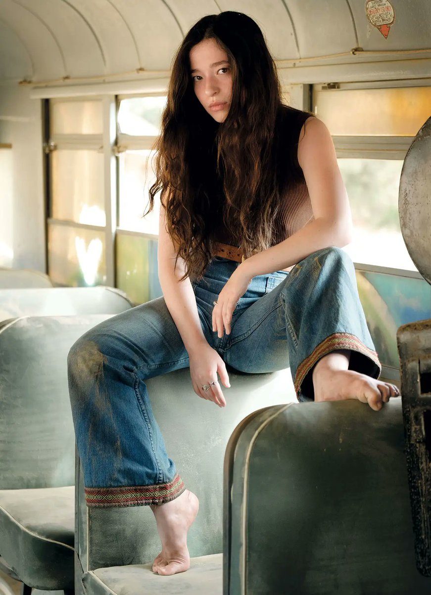 mikeymupdate's tweet image. Mikey Madison on set of “Once Upon a Time in Hollywood”. ✨