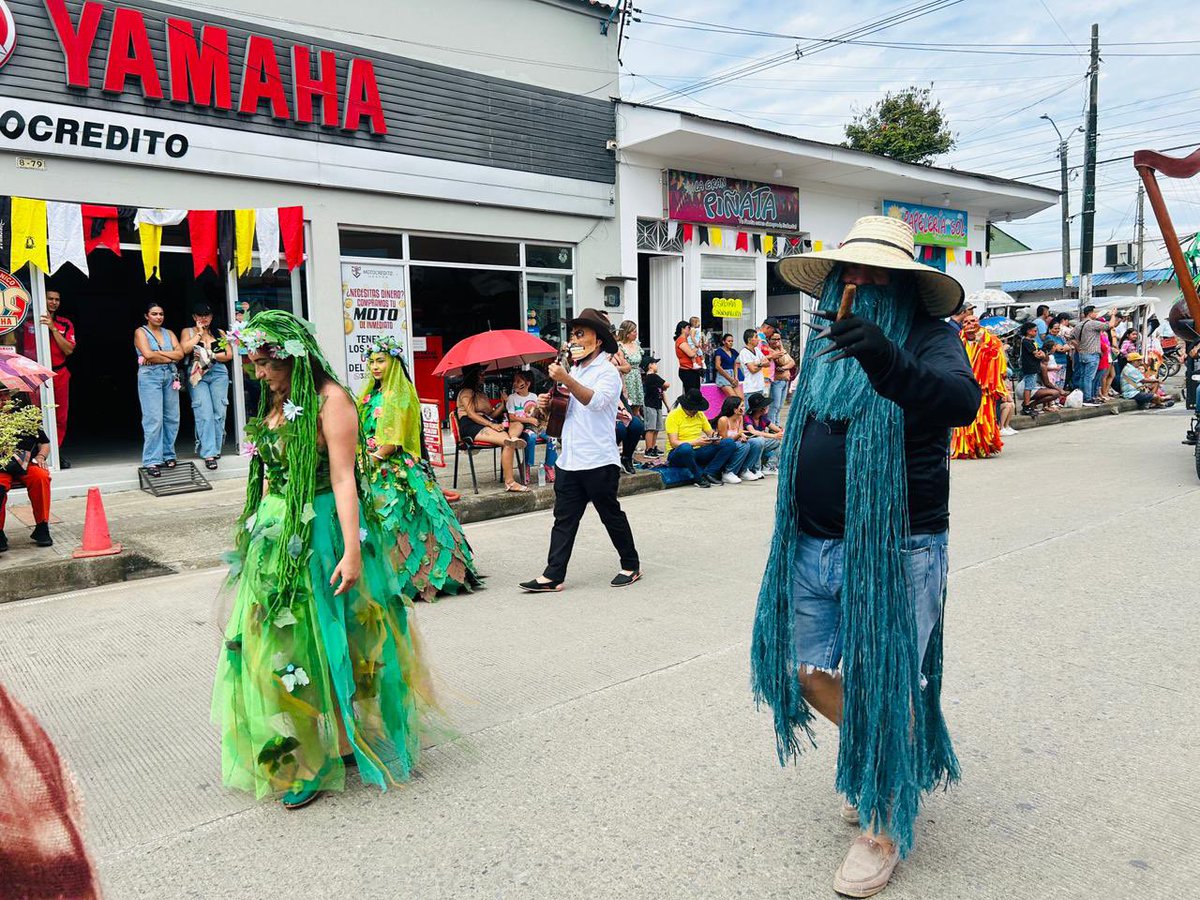 El PNN Manacacías se unió al desfile de la San Martinidad 2025 con una comparsa que rindió homenaje a los mitos y leyendas que habitan nuestra biodiversidad. 

Madremonte, Mohán y el espíritu del bosque acompañaron la celebración de la identidad llanera. 🥳🌿