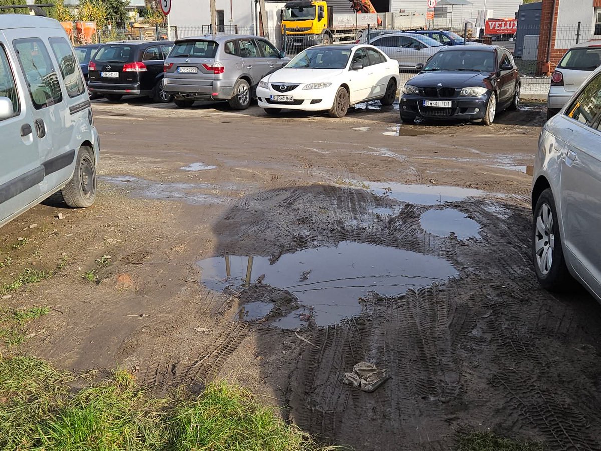 tarnogaj's tweet photo. 🔥 PRZETARG RUSZYŁ! 🔥
Wasze głosy w WBO zmieniają Ziębicką!

ZZM ogłosił przetarg na Park Kieszonkowy przy ul. Ziębickiej 🚧🌳
🚫 Koniec patoparkowania
🌿 Nowa zieleń i miejsce do odpoczynku

Trzymamy kciuki za szybkie rozstrzygnięcie. Będziemy informować! 

#Tarnogaj #WBO https://t.co/9NIrAcFM94