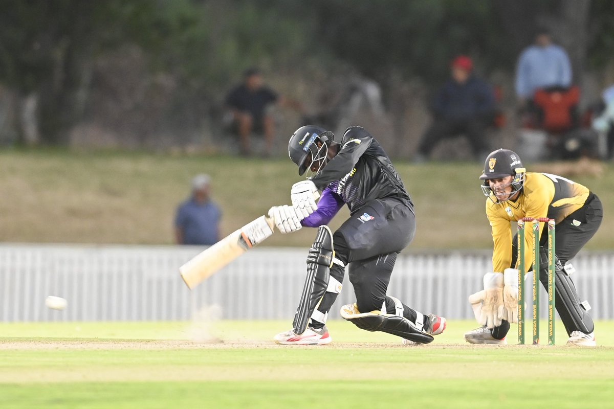 DolphinsCricket's tweet image. ANOTHER SUPER OVER 🫣👏🤩

Incredible scenes from Boland Park as nothing separates the 2 unbeaten teams in the T20 Challenge! 

Both team finish their over on 7 runs - resulting in another super over 🫣🤩

#GoDolphins🐬
#ReadyForMore
#CatchTheThrill
#WozaNawe
#BeyondTheBoundary