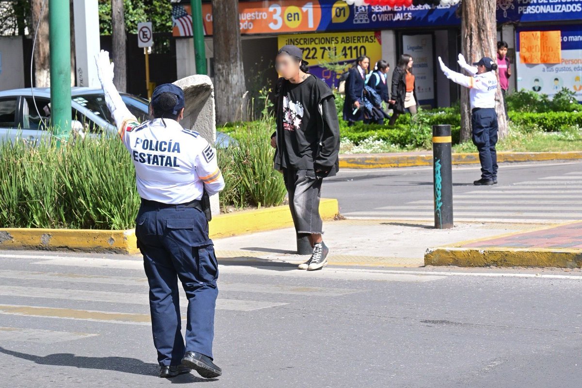 Reordenan la movilidad en el EdoMex: primero los peatones, luego los vehículos

⚪ Se contempla un nuevo esquema de sanciones contra quienes no cedan el paso a peatones en zonas marcadas y obstruyan cruces peatonales o rampas.

Más detalles: goo.su/NS5xp8I