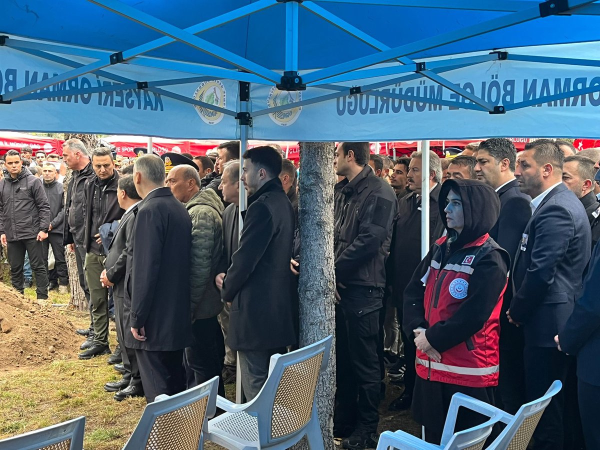 Şehidimiz Hav.Plt.Bnb. Nihat İlgen’in cenaze törenine katıldık.

GİK Üyemiz ve Genel Başkan Başdanışmanı E.Tuğg. Ali Demir, GİK Üyemiz Kazım Yücel, İl Başkanımız Tansu Şener ve il-ilçe yöneticilerimizle birlikte şehidimize son görevimizi yerine getirdik,mekânı cennet olsun.🇹🇷