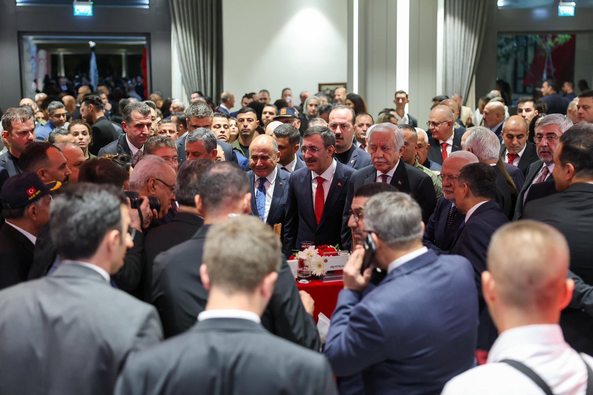 Kuzey Kıbrıs Türk Cumhuriyeti’nin ilanının 42’nci yıl dönümü ve 15 Kasım Cumhuriyet Bayramı vesilesiyle, Cumhurbaşkanımız Sayın <a href="/RTErdogan/">Recep Tayyip Erdoğan</a>’ı temsilen KKTC Cumhuriyet Meclisi’nde düzenlenen resepsiyona katıldık. 

Bu aziz topraklar; Mehmetçik ve Mücahitlerimizin destansı