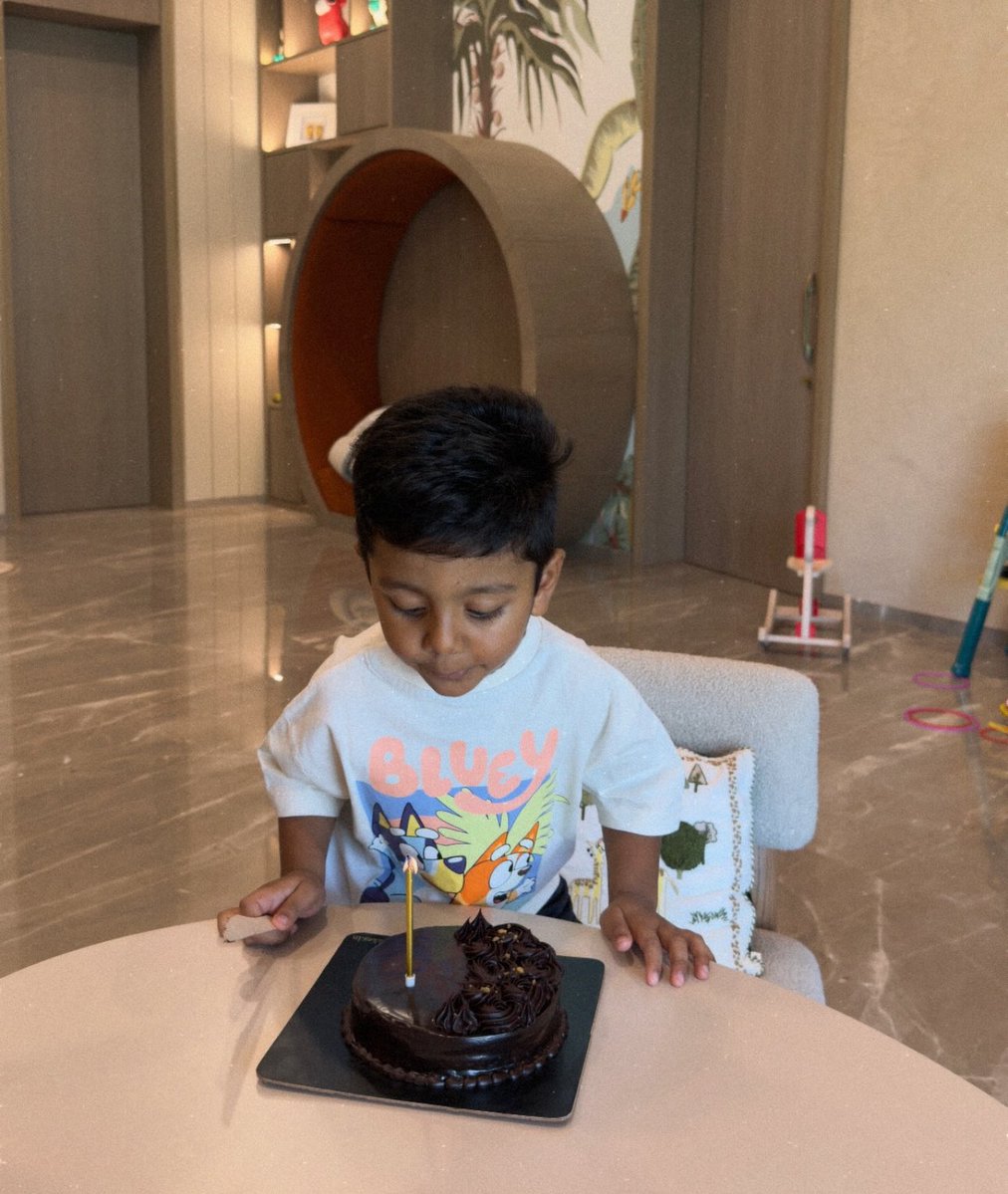 thebharatpur's tweet image. My little munchkin 🥰🥮 #NotBirthday #JustForFun