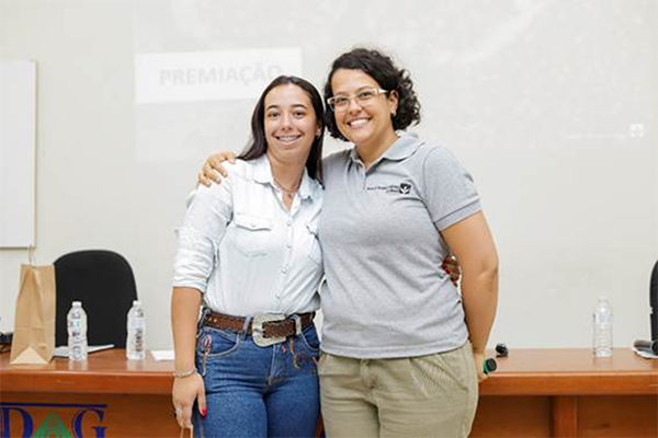 Cecafé apoia formação de jovens líderes na região de Campo das Vertentes

Programa Semear, da Hanns R. Neumann Stiftung do Brasil, impulsiona sucessão familiar com práticas ESG na cafeicultura. Confira: cecafe.com.br/publicacoes/no….