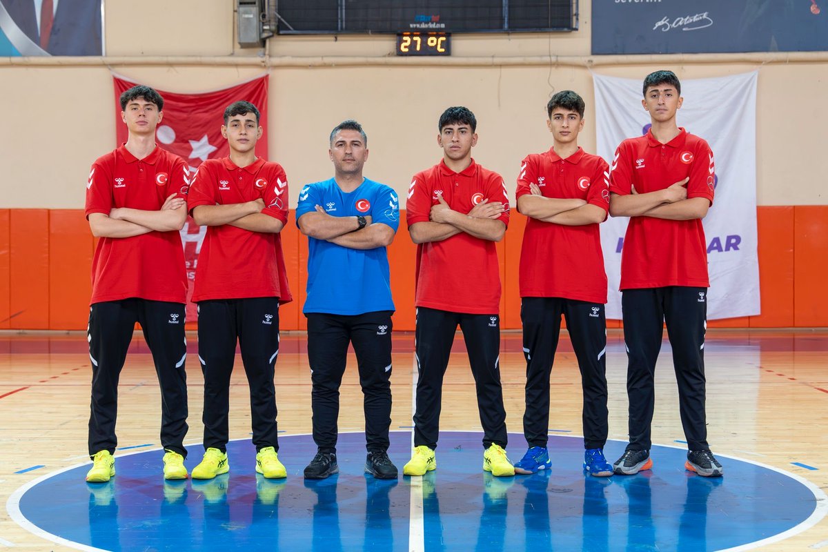 📍MİLLİ GURURLARIMIZ

Türkiye Hentbol Federasyonu tarafından 7-12 Kasım tarihleri arasında Aksaray’da düzenlenen U16 Milli Takım Kampına Bingöl Orman Spor Külübün’den Seyid İŞGÖR, Hamza KARATAŞ, Yusuf KALABALIK, Burak GÖKDEMİR, Kerem AYATA ve U16 Milli Takım Antrenörü Ünal KAYA