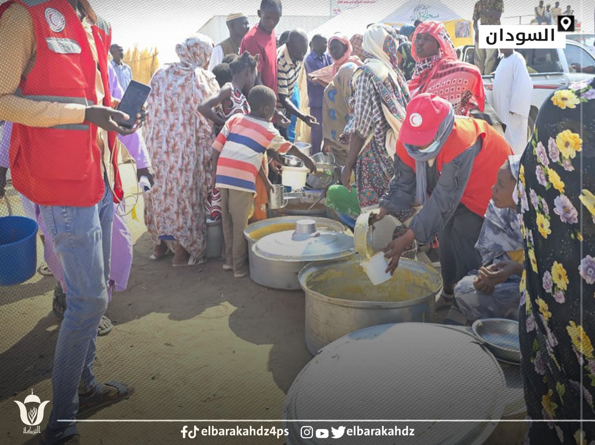 derradjihafid's tweet photo. #السودان
جمعية البركة الجزائرية تواصل حضورها الإنساني النبيل، حيث قامت اليوم بتجهيز وجبات ساخنة وتوزيعها على العائلات النازحة في مخيمات الفاشر بالسودان، تخفيفًا لمعاناتهم في ظروفٍ بالغة الصعوبة.

#البركة_جسركم_نحو_الخير
#حملة_بشرى_الصابرين

في زمن الابتلاء، يبقى الصبر وعدًا إلهيًا بالفرج، ومنحةٌ عظيمة لا يضيع الله أجرَ أصحابها.
#البركة_خير_وعطاء