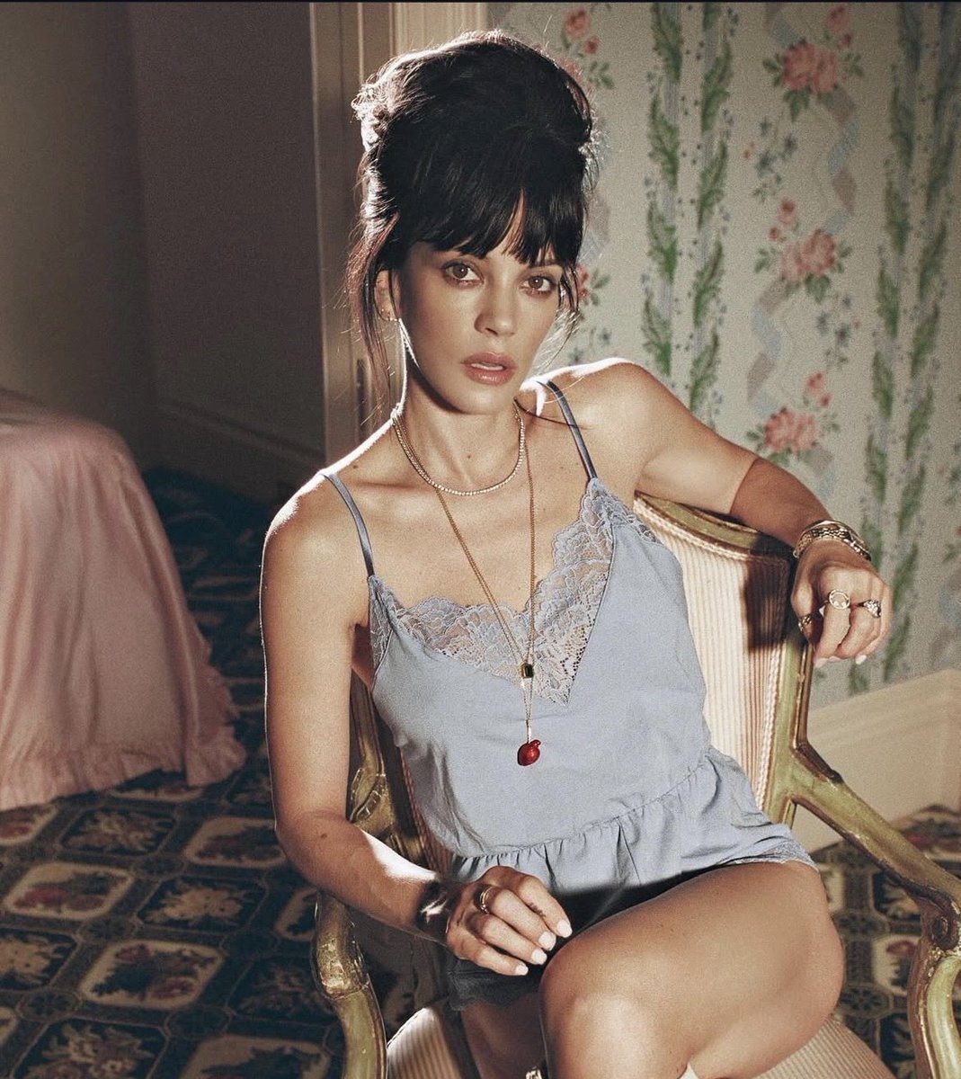 LilyAllenChart's tweet image. “West End Girl” — Spotify Update:

Week 1 — 40,355,002
Week 2 — 42,102,852 
Week 3 —  29,271,570

Total — 111.7 million streams