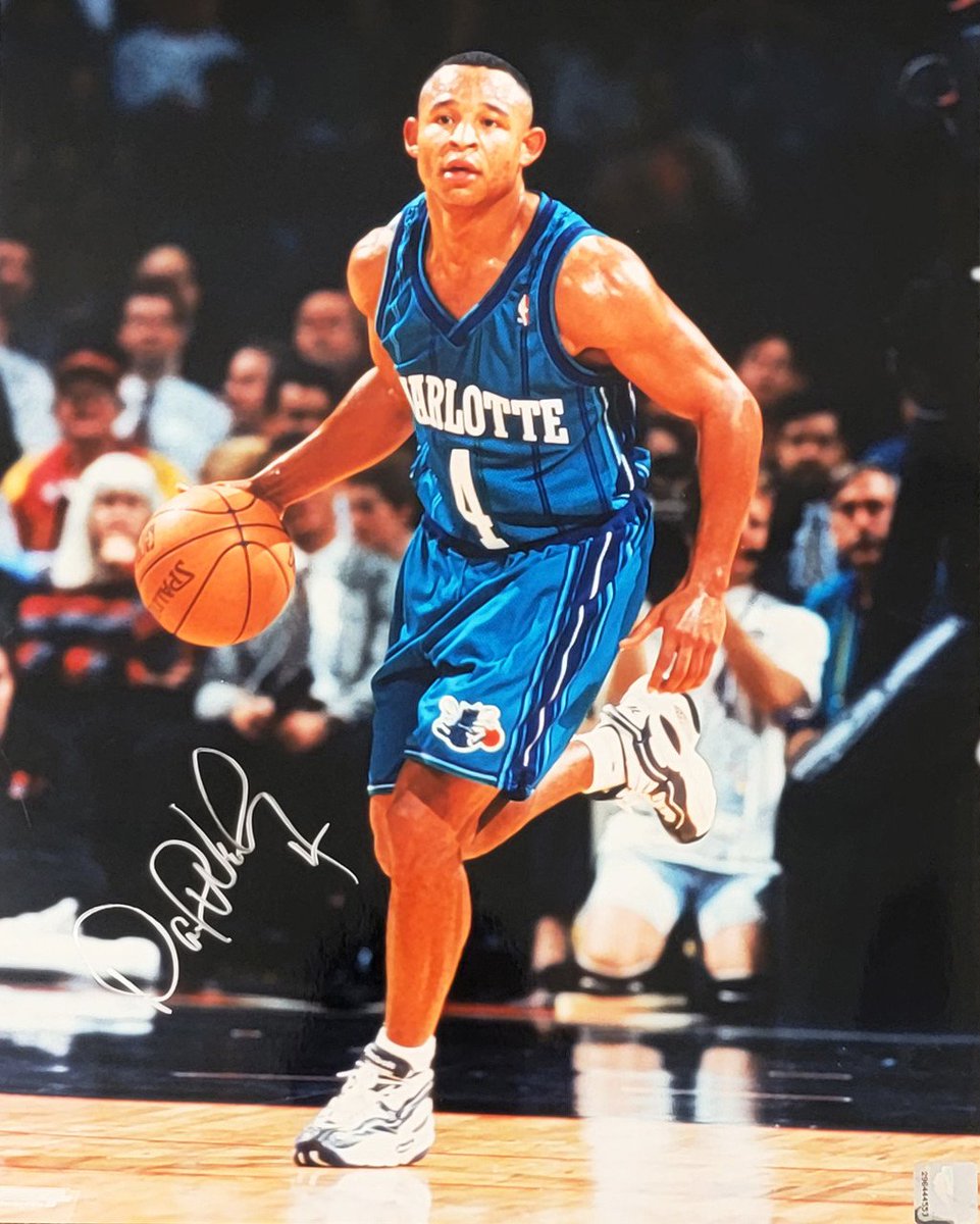 Cosecha del 70, San Antonio, Texas

✍🏻No elegido 1992
✍🏻14 temporadas, 12'5 puntos, 4'4 asistencias

Felicidades David Barakau Wesley, "el gnomo"

Buen jugador de equipo marcado por la muerte de su compañero Bobby Phills