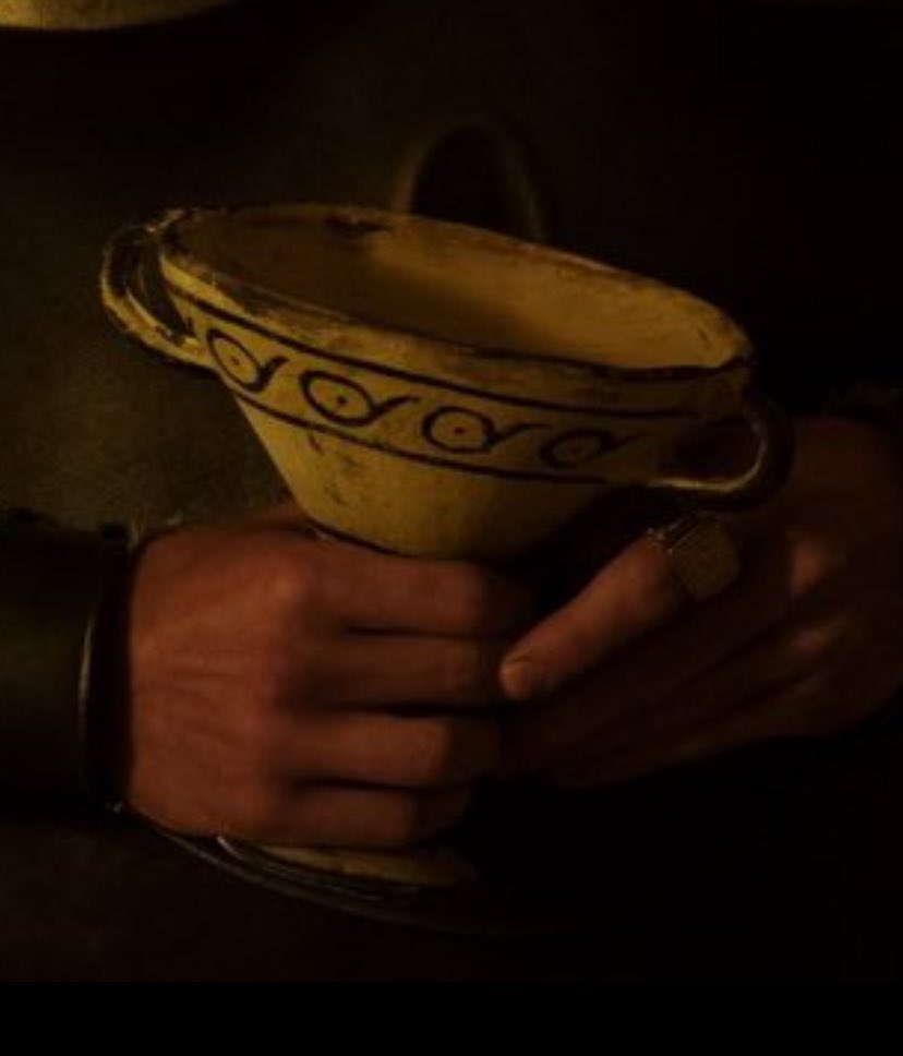 BLUET0NES's tweet image. this is a nitpick but i feel like historical fiction tends to forget that the things they would’ve used at the time shouldnt rly look like u just pulled it out of the ground 

like why is this cup so dirty. why does it look like that.