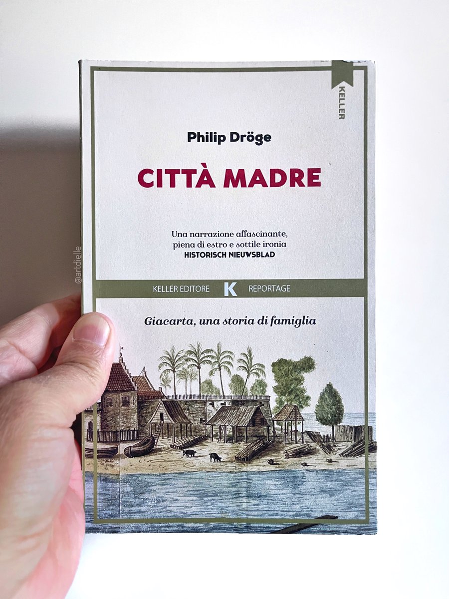 Eccoci all’appuntamento con #CosaLeggoNelWeekend: immaginate Giacarta come una madre indomita, braccia tese tra palme e palazzi coloniali, che sussurra segreti di quattro secoli. È il battito di “Città Madre” di Philip Dröge (Keller, 2025). Un autore che ho amato in Terra di