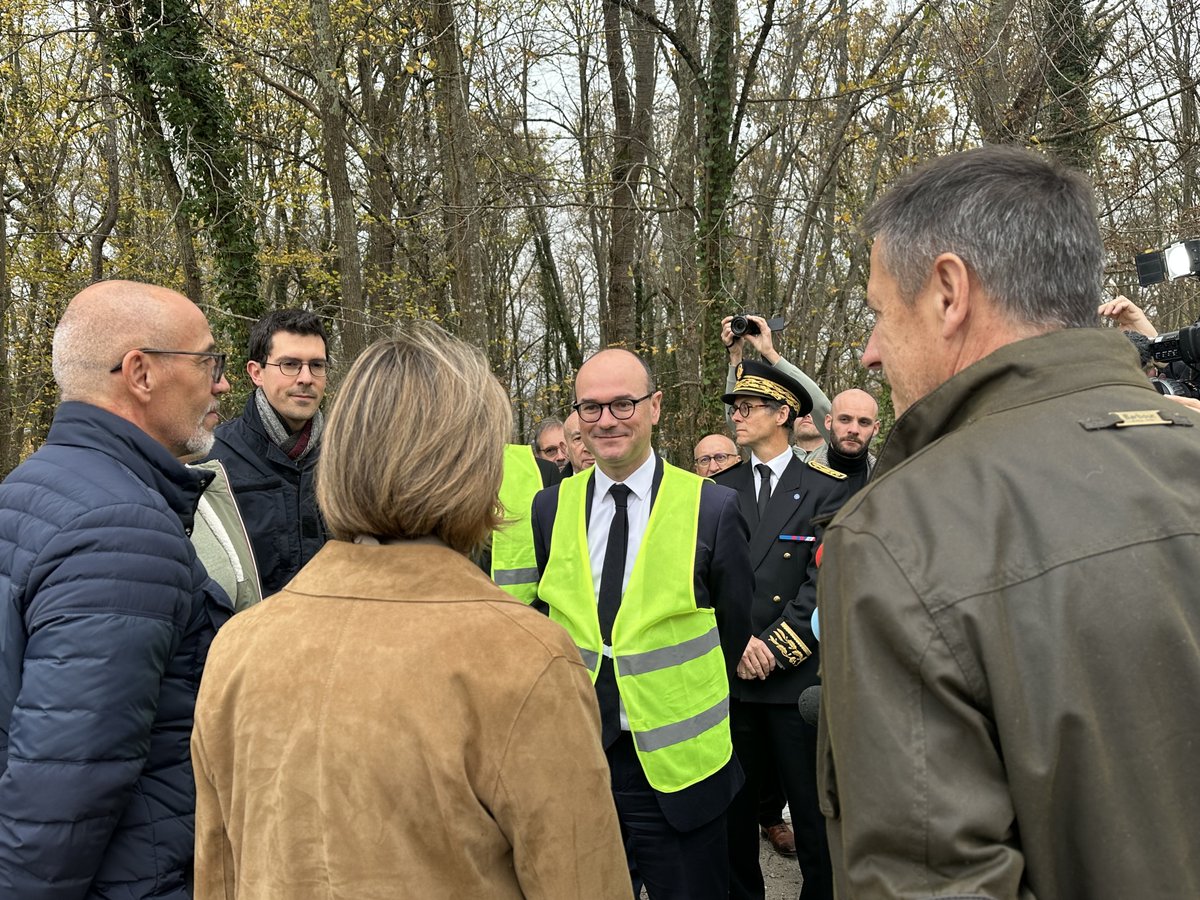 🇫🇷 Ce 14 novembre, Sébastien Martin, Ministre délégué chargé de l’Industrie, a visité Montpertuis-Palazol. Sa présence met en lumière ce projet industriel ambitieux, qui sera un site clé en main de 85 ha, structurant pour le bassin de Vichy et attractif pour les entreprises.