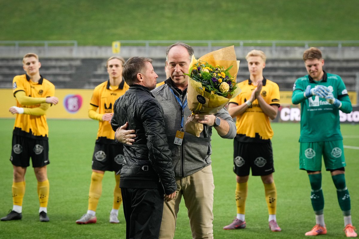 Efter fyra otroliga år tillsammans vill vi i Lunds BK rikta vårt allra varmaste och mest hjärtliga tack till vår huvudtränare, Jussi Kontinen 

Du har bidragit med kunskap och professionalism, passion och ett driv som har lyft hela föreningen.

Lycka till med allt framöver 💛