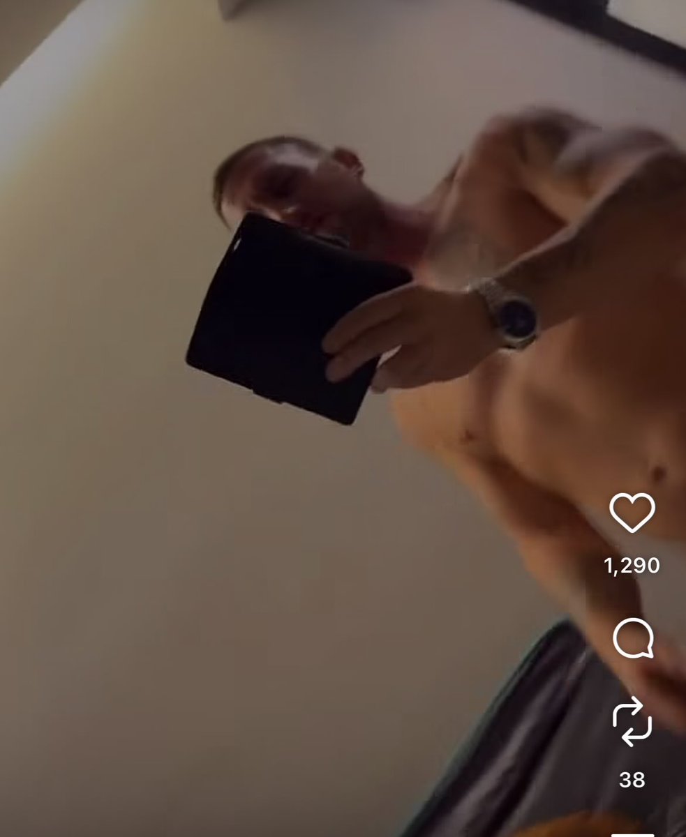 CFC_SCB's tweet image. Of all people, I did not expect Danny boy to have a flip case 🤣🤣