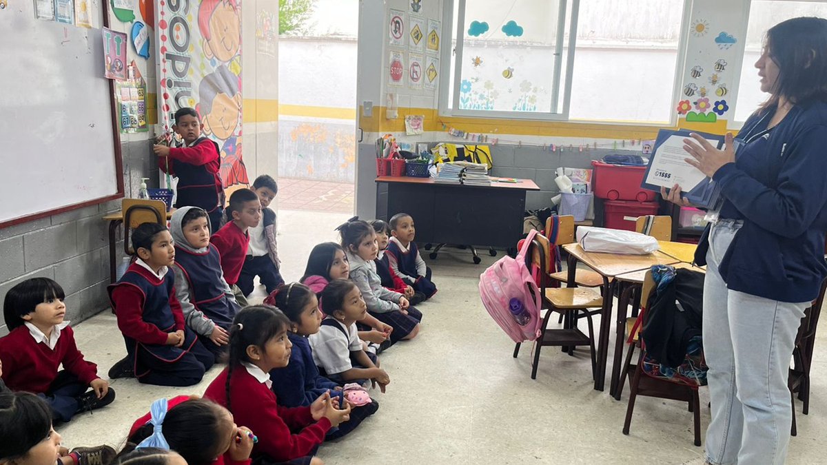 📚#EducaciónEnDDHH
📍#Guatemala
Con el propósito de fortalecer la promoción y protección de los derechos de la niñez, la Auxiliatura de Fraijanes de la <a href="/PDHgt/">PDH Guatemala</a> desarrolla dos actividades formativas en la Escuela Oficial Urbana Mixta No. 810, ubicada en Santa Catarina Pinula,