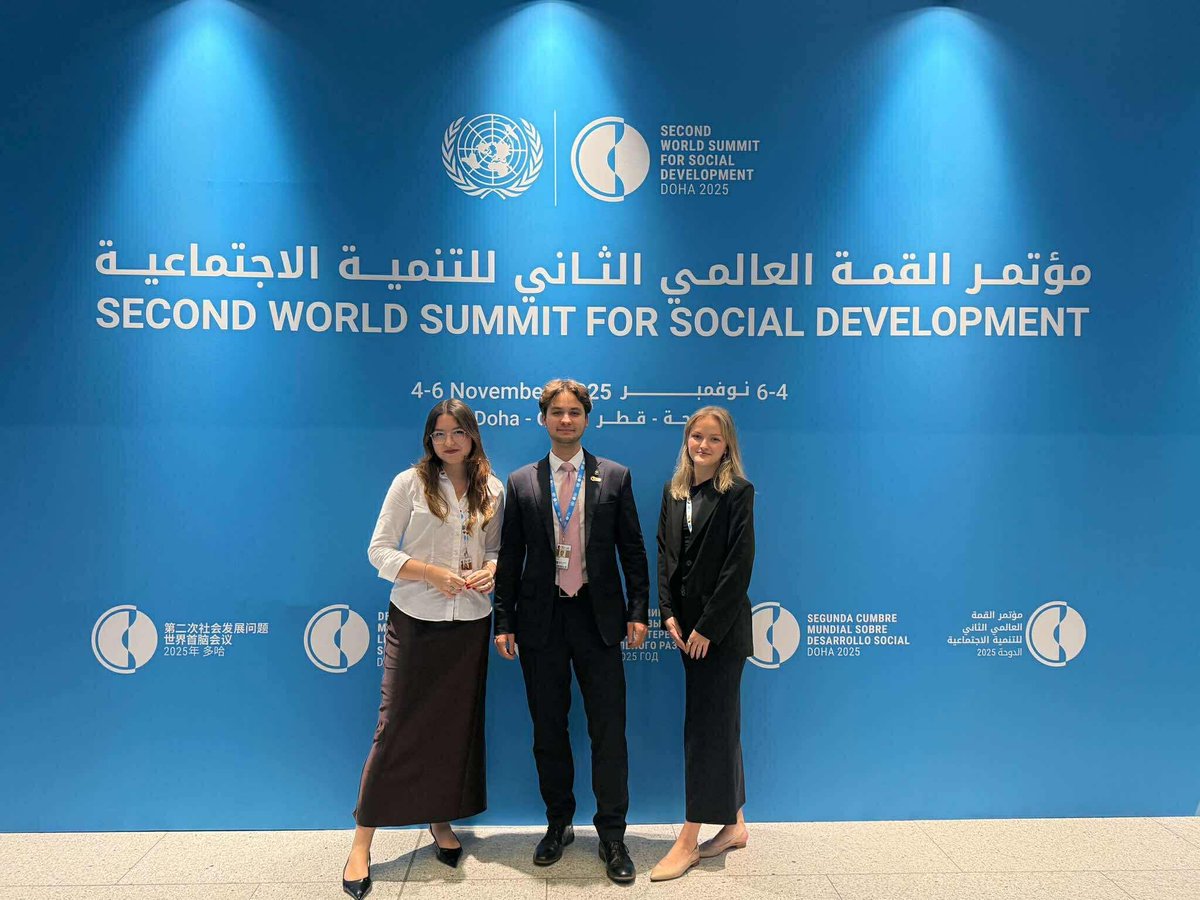 DiplomacyFMD's tweet photo. Delegacja FMD na #WSDS2025 w Doha
Nasza reprezentacja wzięła udział w Second World Summit for Social Development, gdzie wraz z liderami z całego świata rozmawialiśmy o zmianach klimatu, migracji i roli młodego pokolenia. Inspirujące panele, ważne rozmowy i dużo globalnej energii. https://t.co/GwM3GYkjWD
