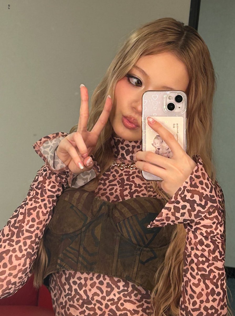 PRINCESA! Atualização da #KENDALL em seu Instagram (@/imjustkendall).

“good day la”

#GIRLSET <a href="/GIRLSETofficial/">GIRLSET</a>